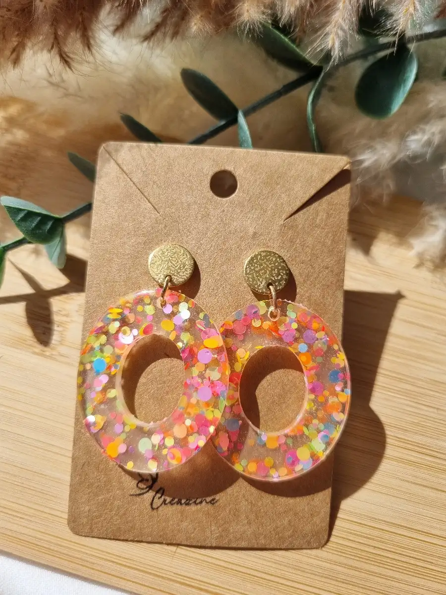 Boucle d'oreille en résine époxy